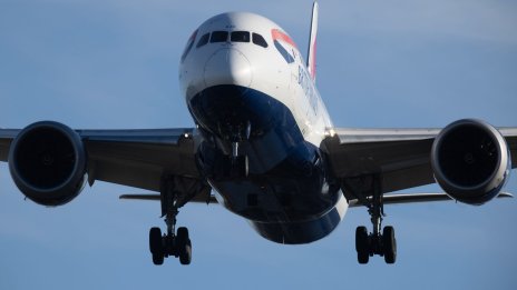 Компанията майка на British Airways очаква по-нататъшно възстановяване през 2023 г.