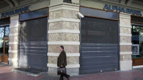 Гърците изтеглиха от банковата система 700 млн. евро само за ден