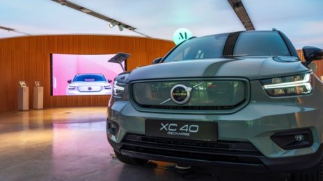 Продажбите на Volvo се свиват с над 20% през октомври заради кризата с чиповете
