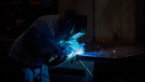 Почасовите разходи за труд в ЕС забавят ръста си през лятото