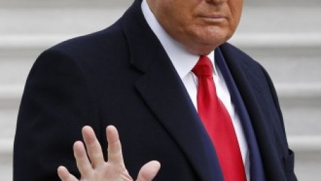 След Белия дом Тръмп е изправен пред несигурно бъдеще и съдебни заплахи