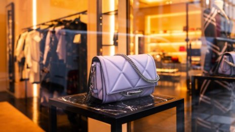 Пазарът на луксозни стоки в Китай преживя бум, но глобалната картина е плачевна