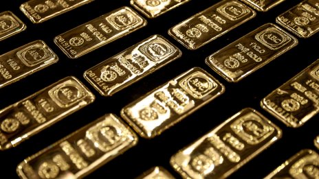 По-слабият долар и надеждите за лихвени понижения в САЩ тласнаха златото до нов рекорд