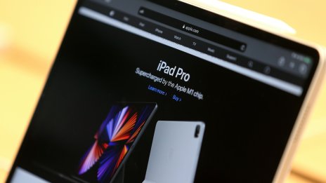Apple може да представи сгъваем iPad, а не iPhone през 2024 г. 