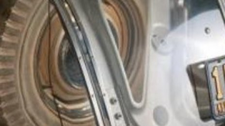 Прозрачен Pontiac ще бъде продаден на търг