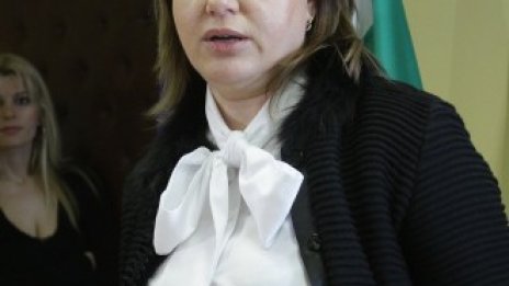 Неочаквана обществена защита за шефката на здравната каса 