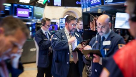 Wall Street започва сесията предпазливо*