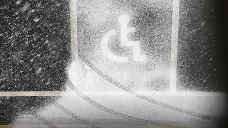 Парични помощи за хората с увреждания без индивидуална оценка предлага МТСП