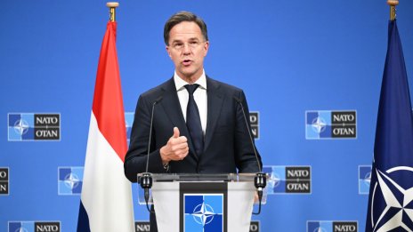 Марк Рюте застава начело на НАТО, сблъсквайки се с трудни предизвикателства