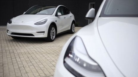 Китай забрани достъпа на автомобилите Tesla до военни имоти