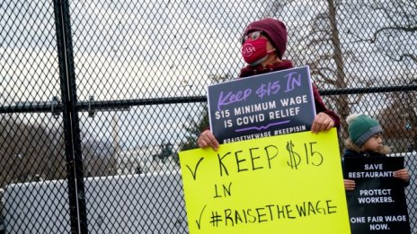 Еластичността на заетостта спрямо минималната заплата в САЩ е -0,15