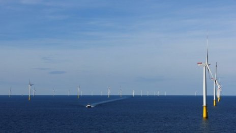 Големите петролни компании заменят нефтените платформи с вятърни ферми
