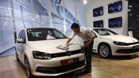 Автомобилните производители потъват в европейската криза