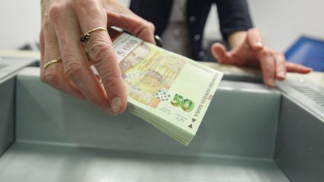 Министър Шалапатова: Социалният бюджет е строг, но прави инвестиции в качеството на живот