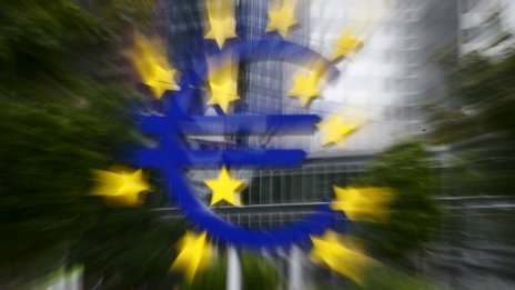 ЕЦБ свива обема на покупките наполовина до 30 млрд. евро от януари