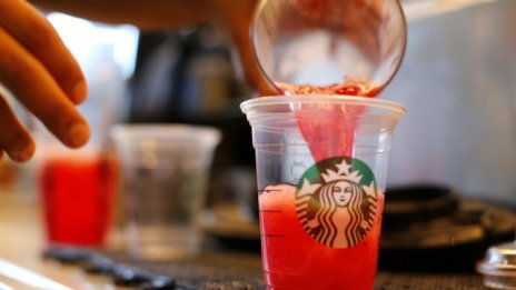Новите продукти подкрепиха печалбата на Starbucks 