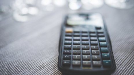 Спадът на приходите на "Стара планина холд" се ускорява до близо 30% към края на март