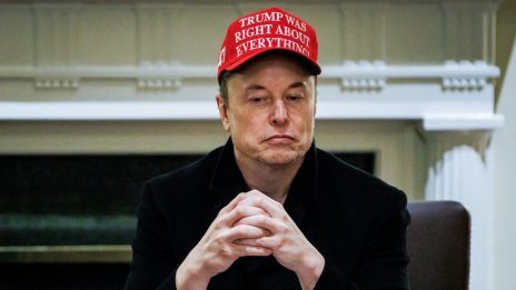 Tesla отрече да търси заместници на Илон Мъск