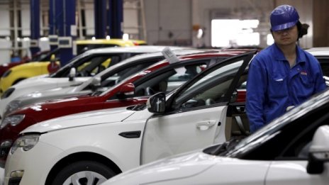 Продажбите на автомобили в Китай са се свили с близо 14 процента през февруари