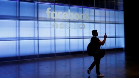Facebook спря голяма операция на Саудитска Арабия в платформата си