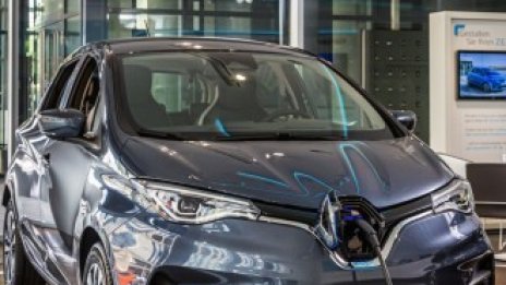 Електромобилите тласнаха продажбите на коли в Европа до 10-месечен връх през юли