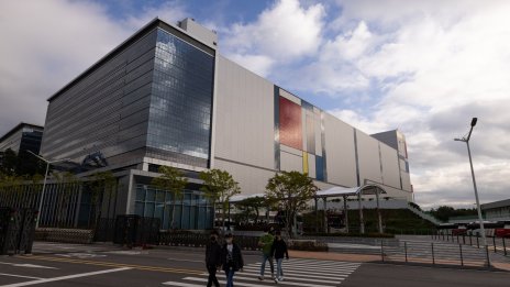 Производителите на чипове с памет свиват капиталовите разходи, но не и Samsung