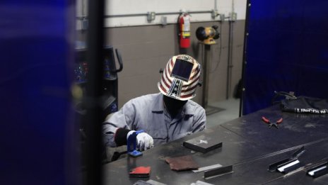 Броят на свободните работни позиции в САЩ нараства неочаквано през октомври