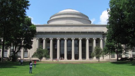 Университетите от САЩ и Великобритания продължават да доминират