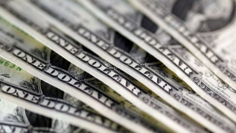 Wall Street се готви за спад на долара през следващата година