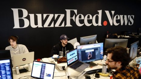 BuzzFeed купува HuffPost от Verizon