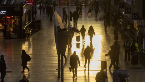 Британските фирми продължават да съкращават служители заради повишаването на данъците