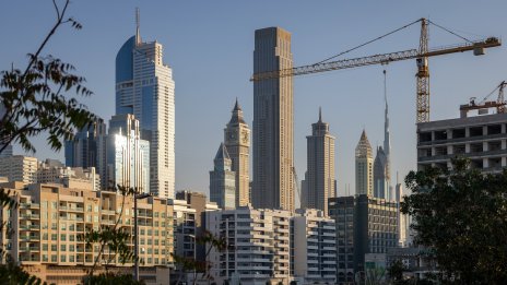Цените на жилищата в Дубай падат за първи път от бума след пандемията