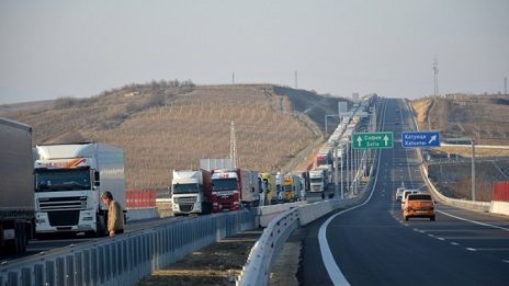 Гръцките фермери са се отказали от блокадата на границата ни утре