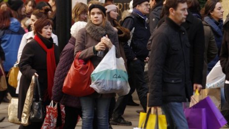 Потребителското доверие в еврозоната достигна най-високо ниво за годината