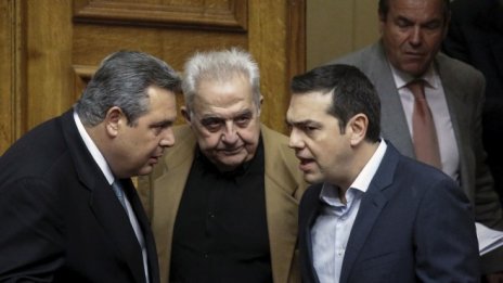 Турски военни самолети влязоха 162 пъти в пространството на Гърция само за ден