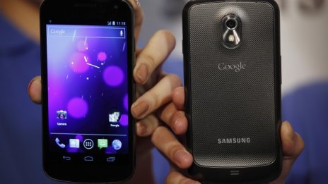 Смартфоните почти удвоиха печалбата на Samsung 