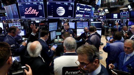 Търговското напрежение успя да заличи ръста на Dow за годината