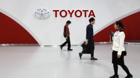 Toyota намали прогнозата за годишната си оперативна печалба заради скъпата йена