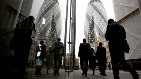 Доходността по 10-годишните британски облигации падна под 1% за първи път