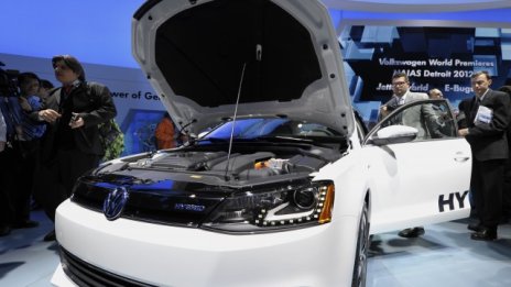 Volkswagen сложи кръст на Jetta Hybrid