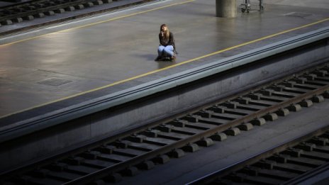 Производствената активност в еврозоната пада за седми пореден месец