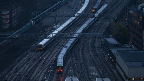 Експериментът с евтиния обществен транспорт в Германия е успешен