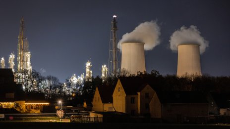 Петролът поевтинява в очакване на срещата Тръмп-Путин*