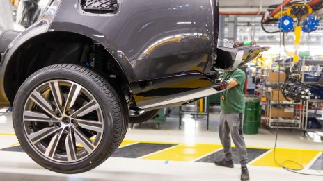 Jaguar Land Rover  съкращава 4000 работни места в усилията си да спести 2,3 млрд. долара