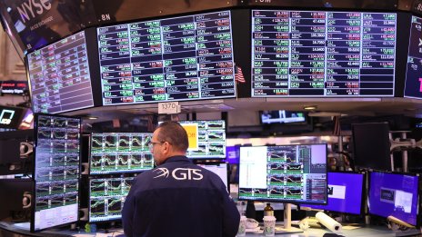 Политиката в САЩ, корпоративните отчети и ЕЦБ ще движат пазарите тази седмица