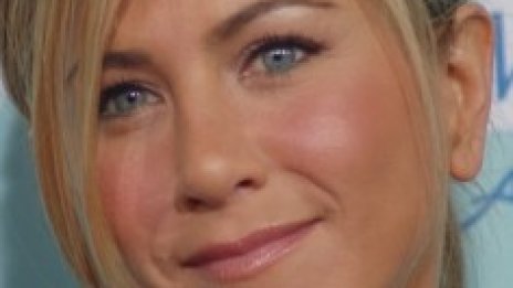 Дженифър Анистън продава къщата си в Бевърли Хилс за 42 млн. долара