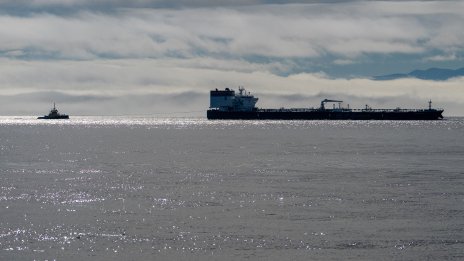 Войната в Близкия изток увеличава седем пъти цените на морските превози на петрол