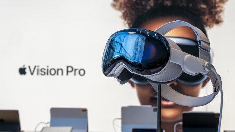Apple подготвя първата актуализация на очилата Vision Pro