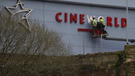 С придобиване кино веригата Cineworld се опълчва на онлайн конкуренцията