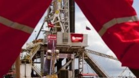 Цената на петрола се установи под 93 долара за барел